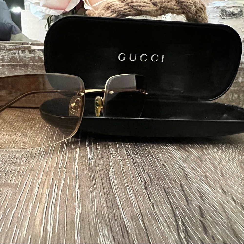 Gucci 1653 t3j sunglasses with Gucci case. Excellent condition